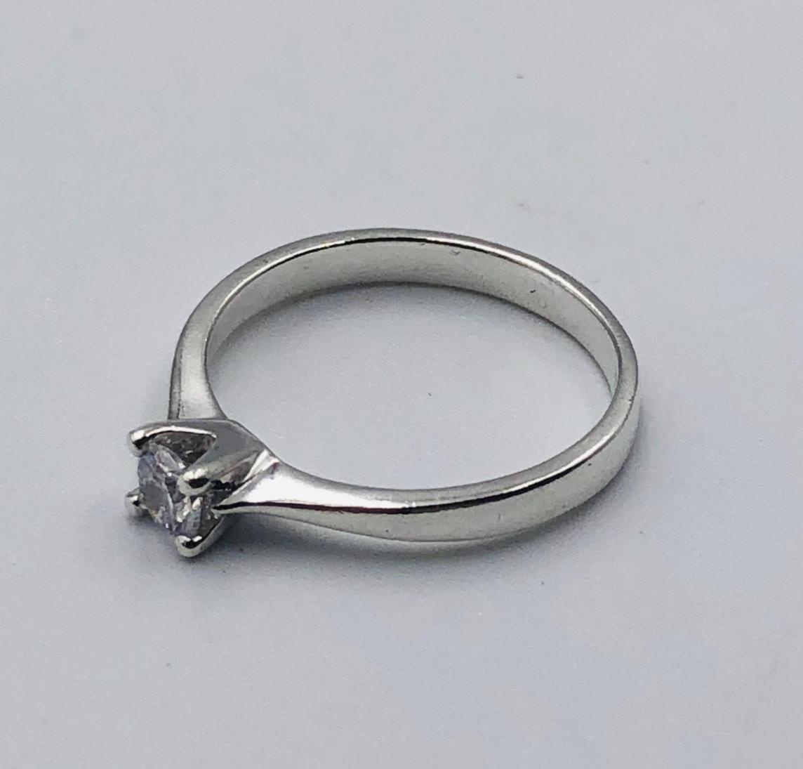 Серебряное кольцо с цирконием (33894677) 1