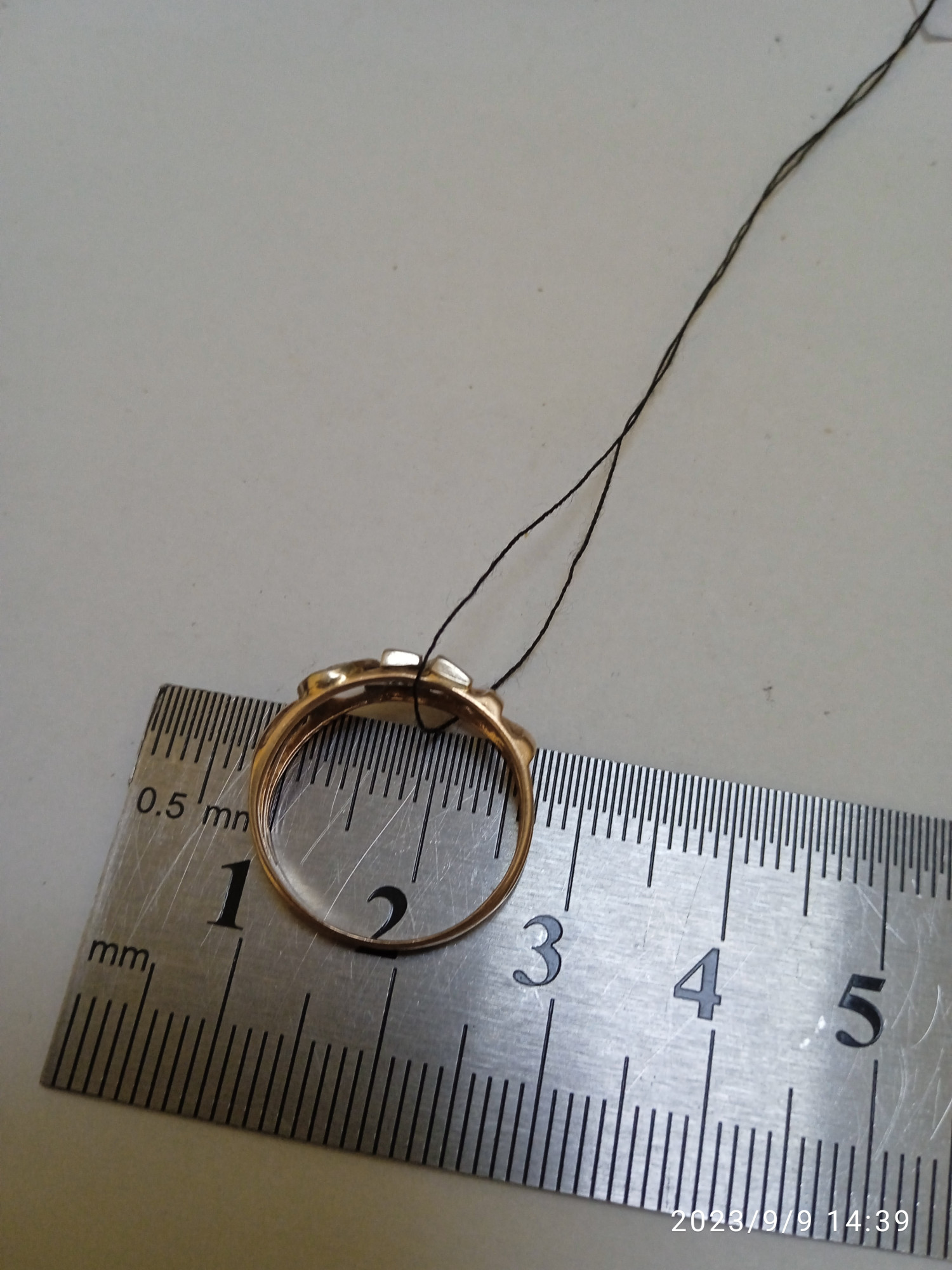 Кольцо из красного и белого золота с цирконием (31647113) 3