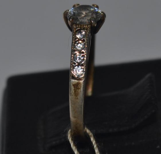 Серебряное кольцо с цирконием (30513272) 1