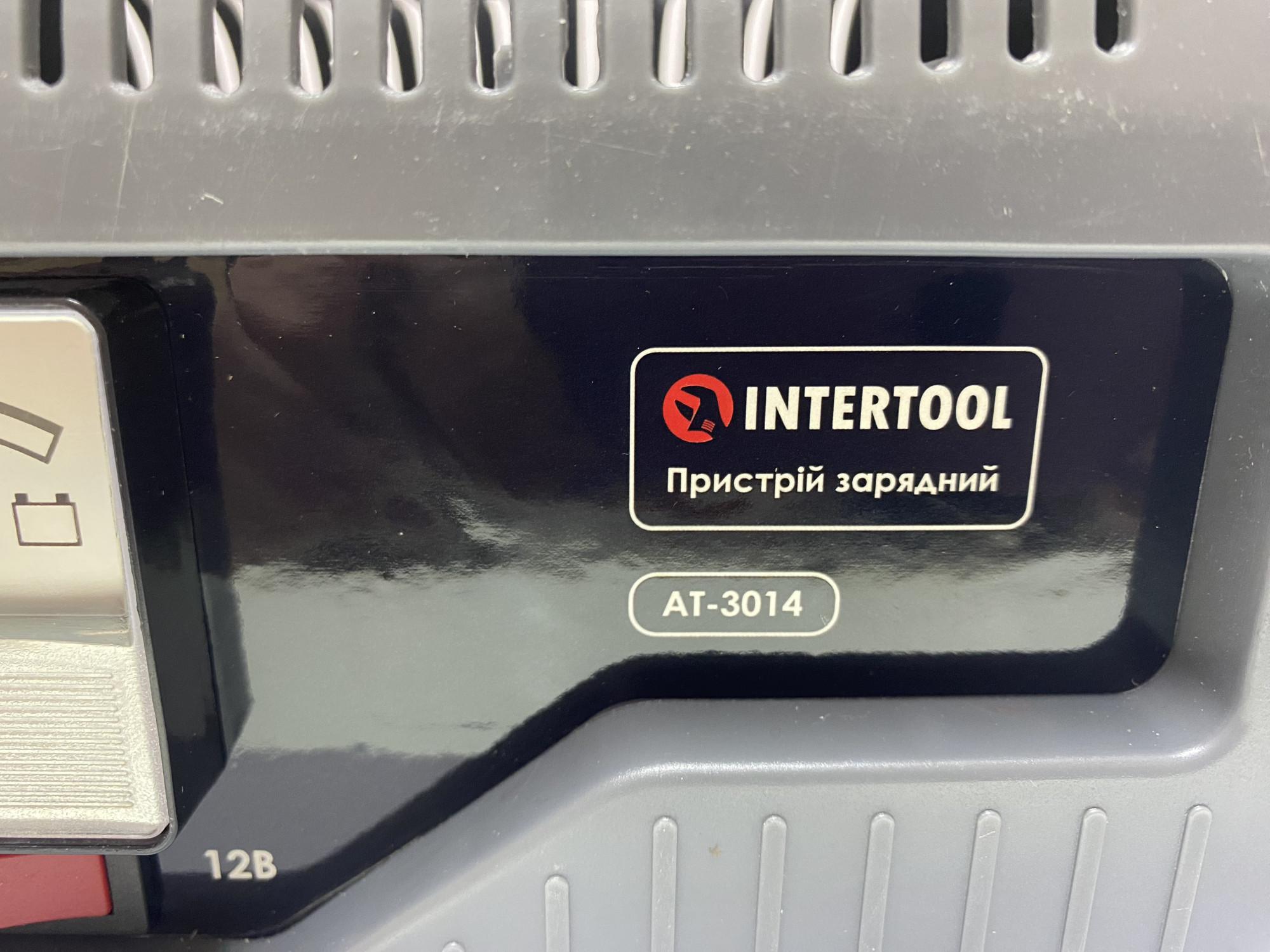 Автомобильное зарядное устройство Intertool AT-3014 1