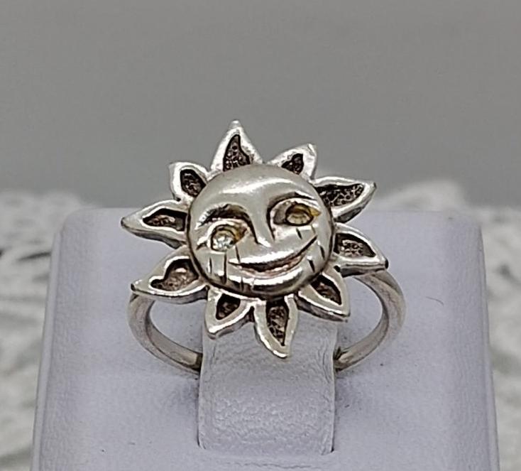 Серебряное кольцо с цирконием (33667075) 0