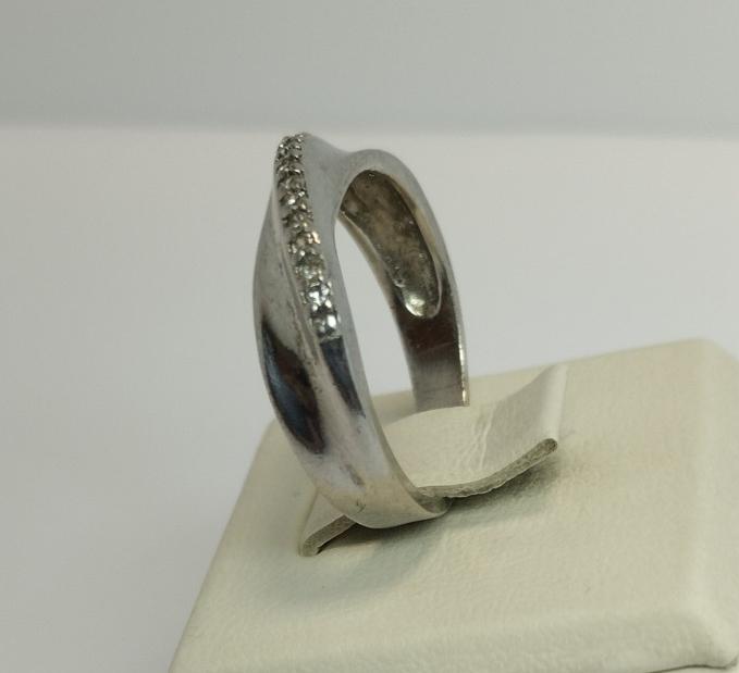 Серебряное кольцо с цирконием (33601574) 1