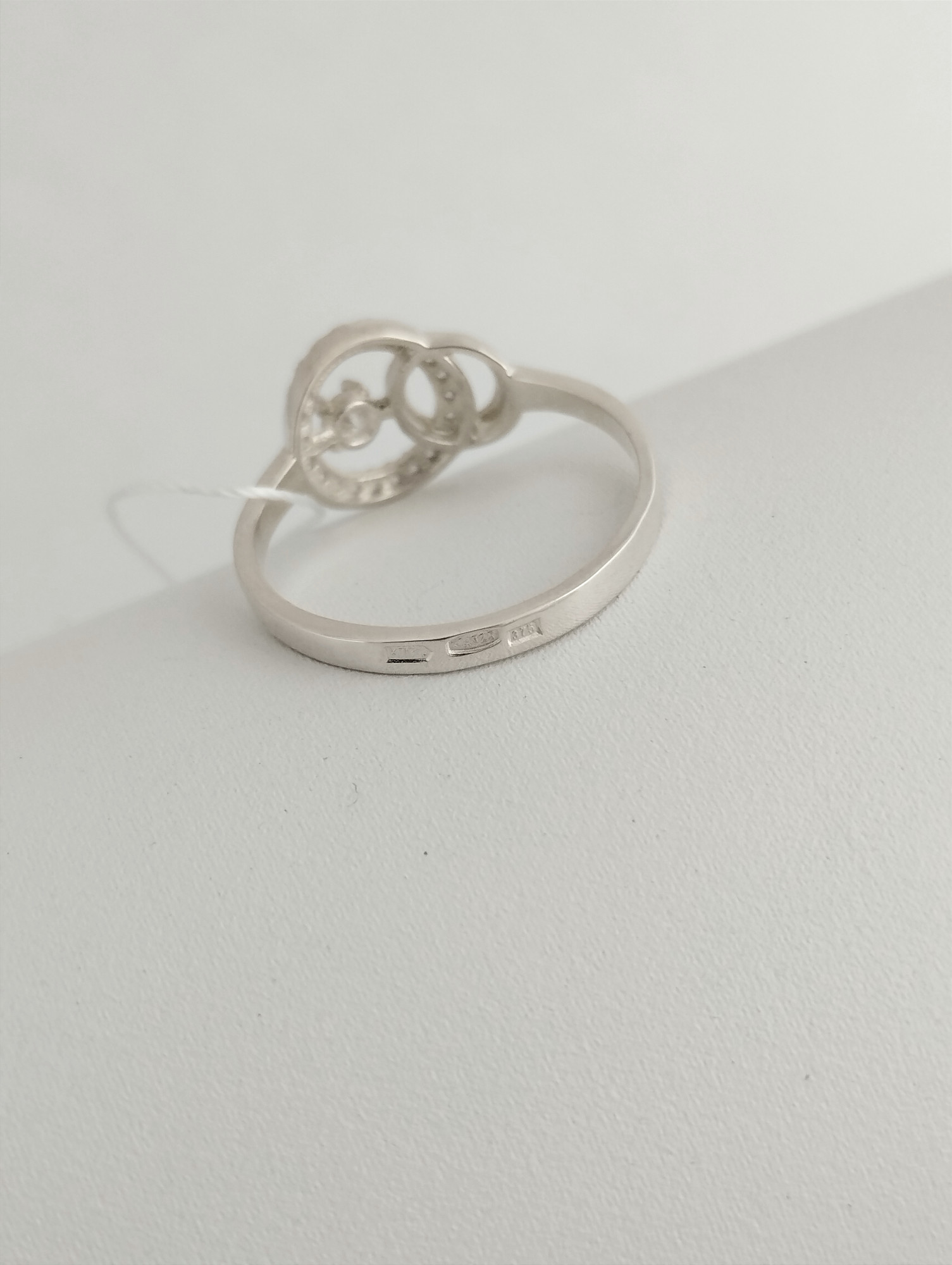 Серебряное кольцо с золотой вставкой и цирконием (33894130) 1