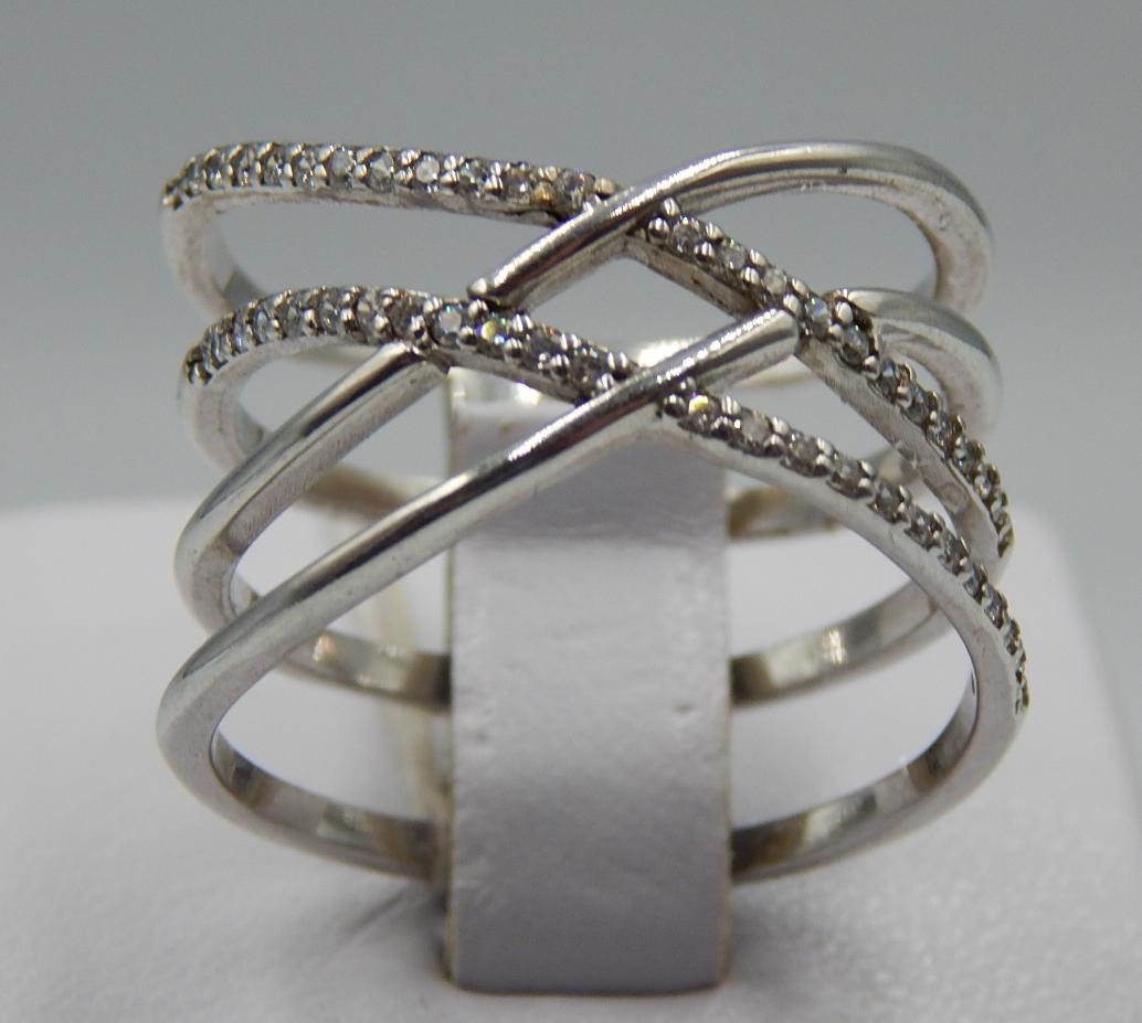 Серебряное кольцо с цирконием (31385248) 0