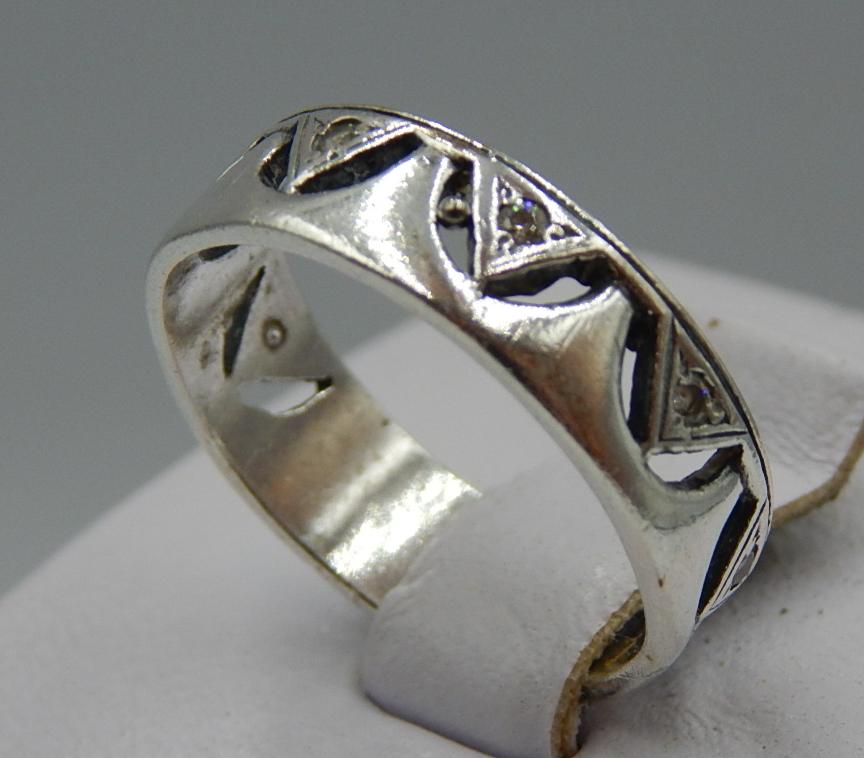 Серебряное кольцо с цирконием (32494159) 1