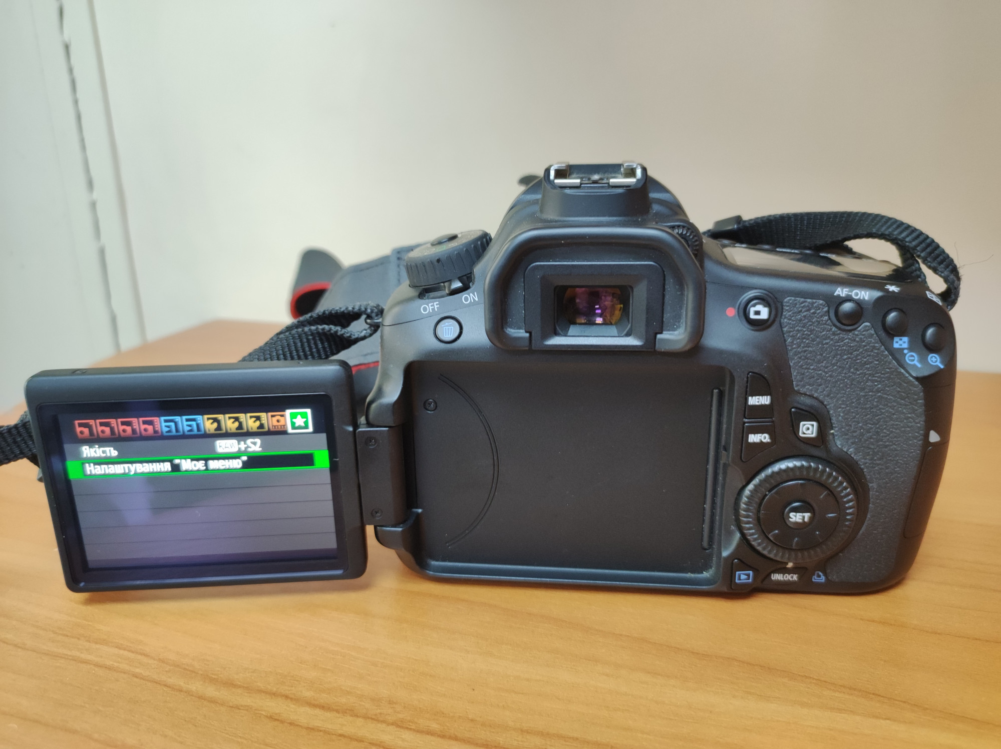 Фотоапарат Canon EOS 60D 2