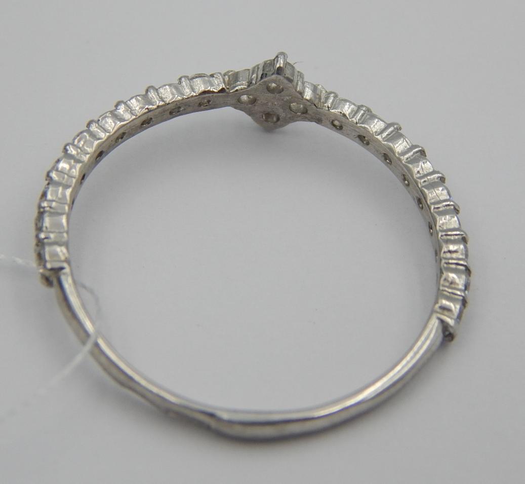 Серебряное кольцо с цирконием (28353503) 1