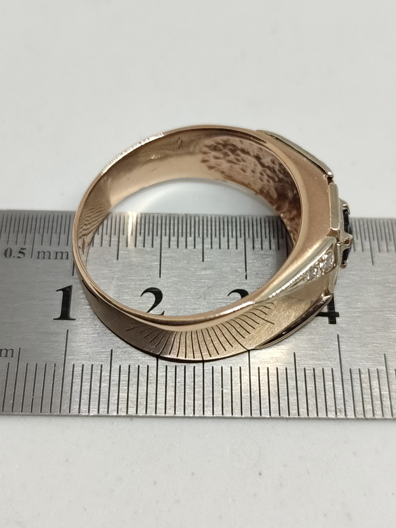 Перстень із червоного та білого золота з сапфіром та діамантом (-ми) (31182980) 5