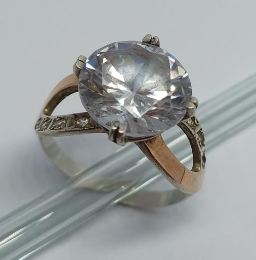 Серебряное кольцо с золотой вставкой и цирконием (33811890) 0