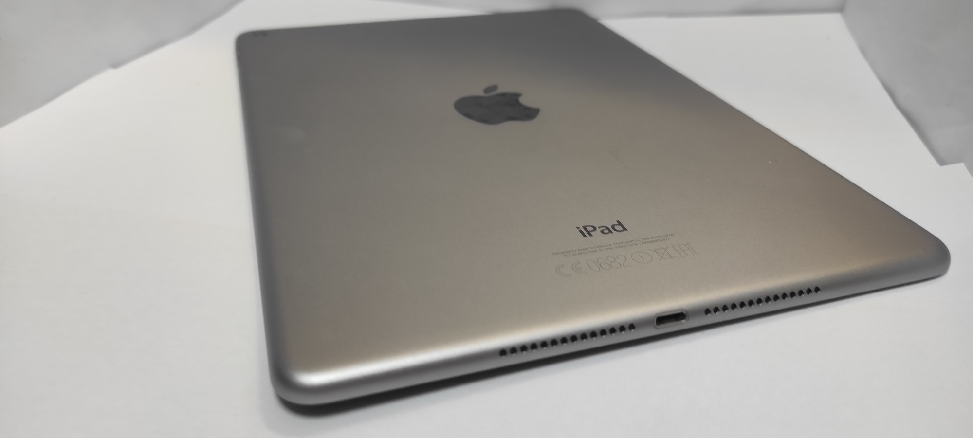 Планшет Apple iPad Air 2 WI-Fi 16GB 4