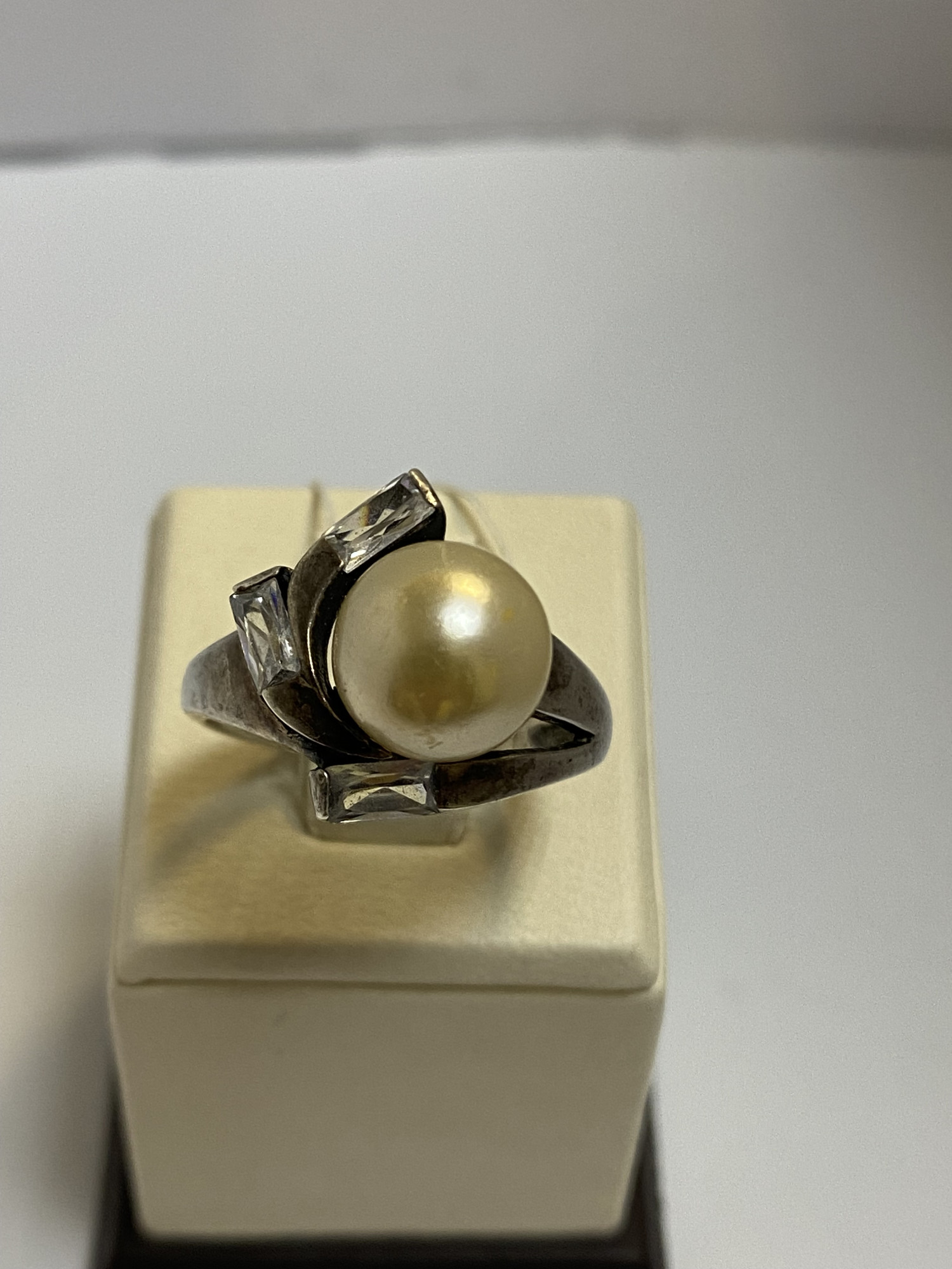Серебряное кольцо с цирконием (33339010) 0