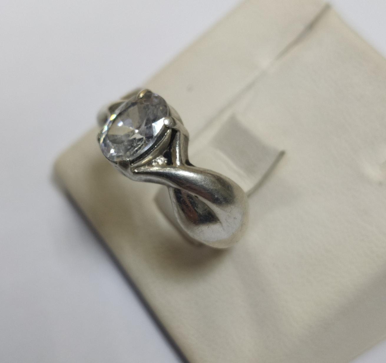 Серебряное кольцо с цирконием (33774815) 1