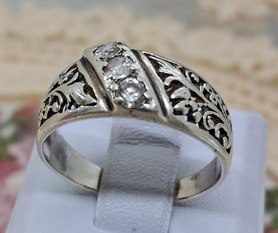 Серебряное кольцо с цирконием (32649030) 1