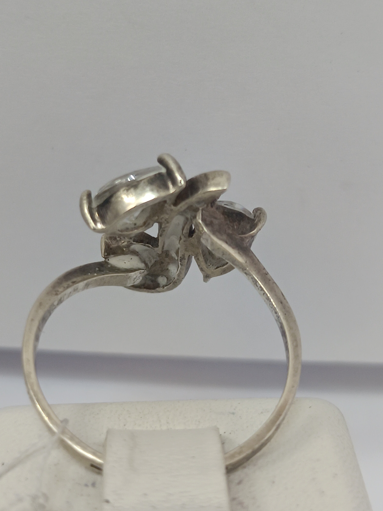 Серебряное кольцо с золотой вставкой и цирконием (33809557) 2