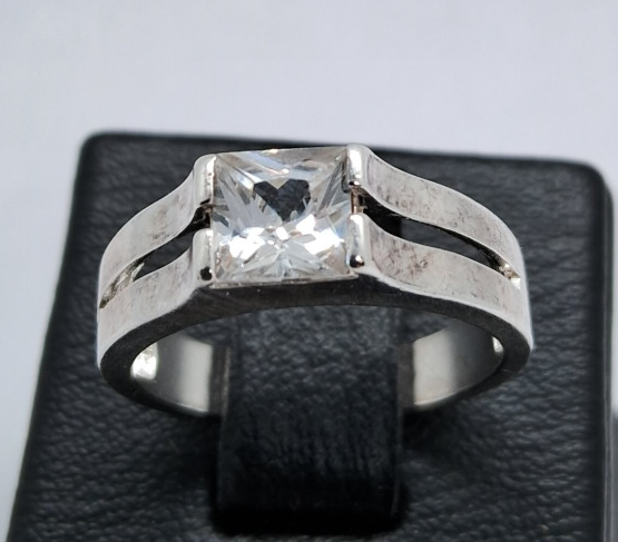 Серебряное кольцо с цирконием (32648770) 0