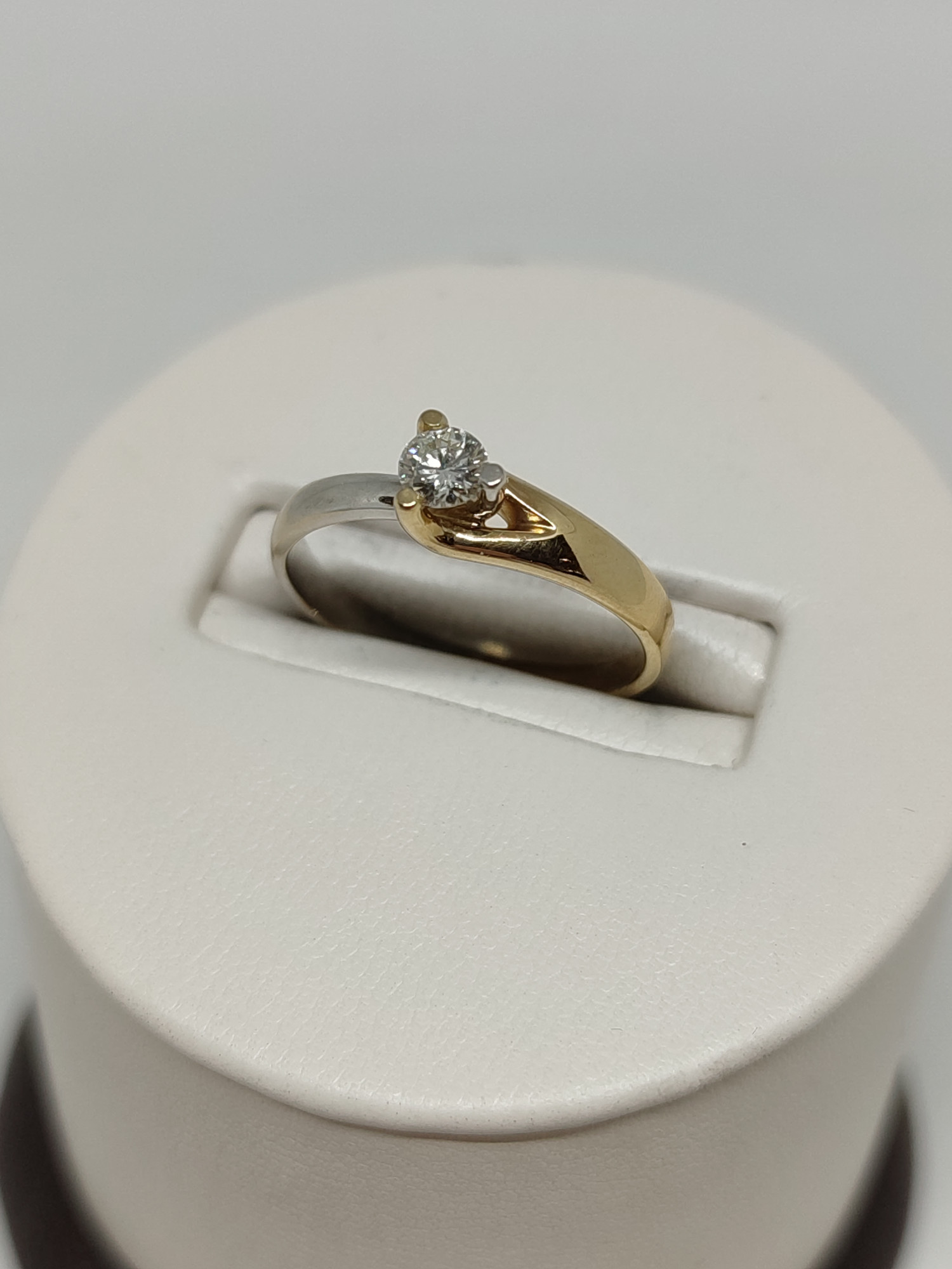 Кольцо из желтого и белого золота с бриллиантом (-ми) (32656363) 1