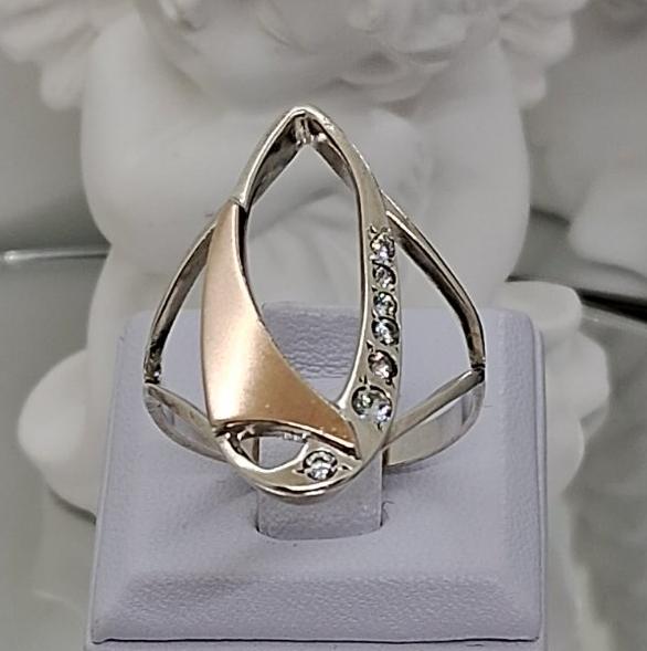 Серебряное кольцо с золотой вставкой и цирконием (32338290) 0