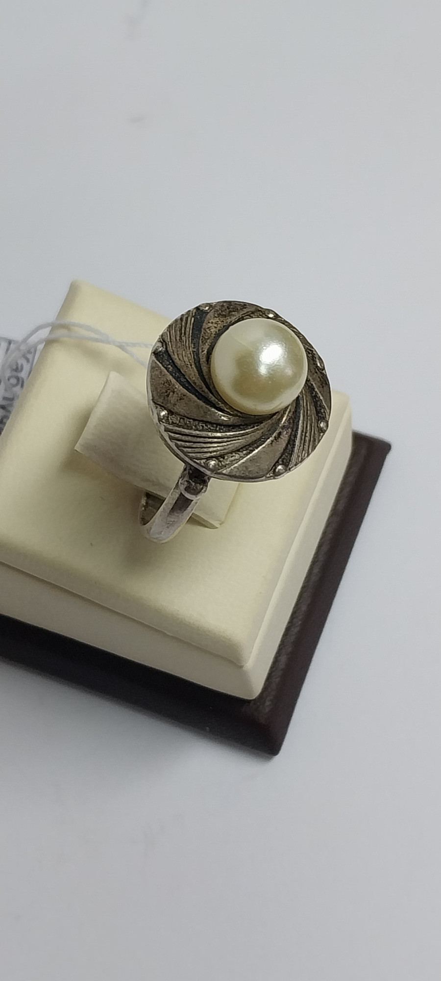 Серебряное кольцо с жемчугом (33808438) 1