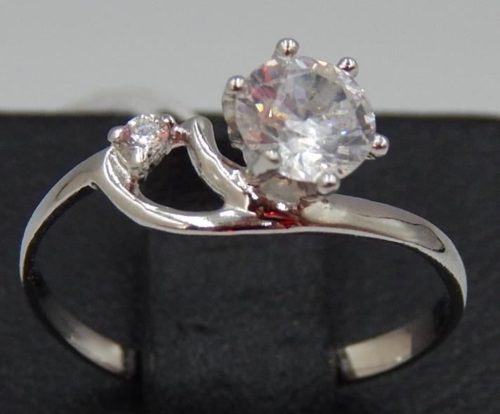 Серебряное кольцо с цирконием (30667518) 0