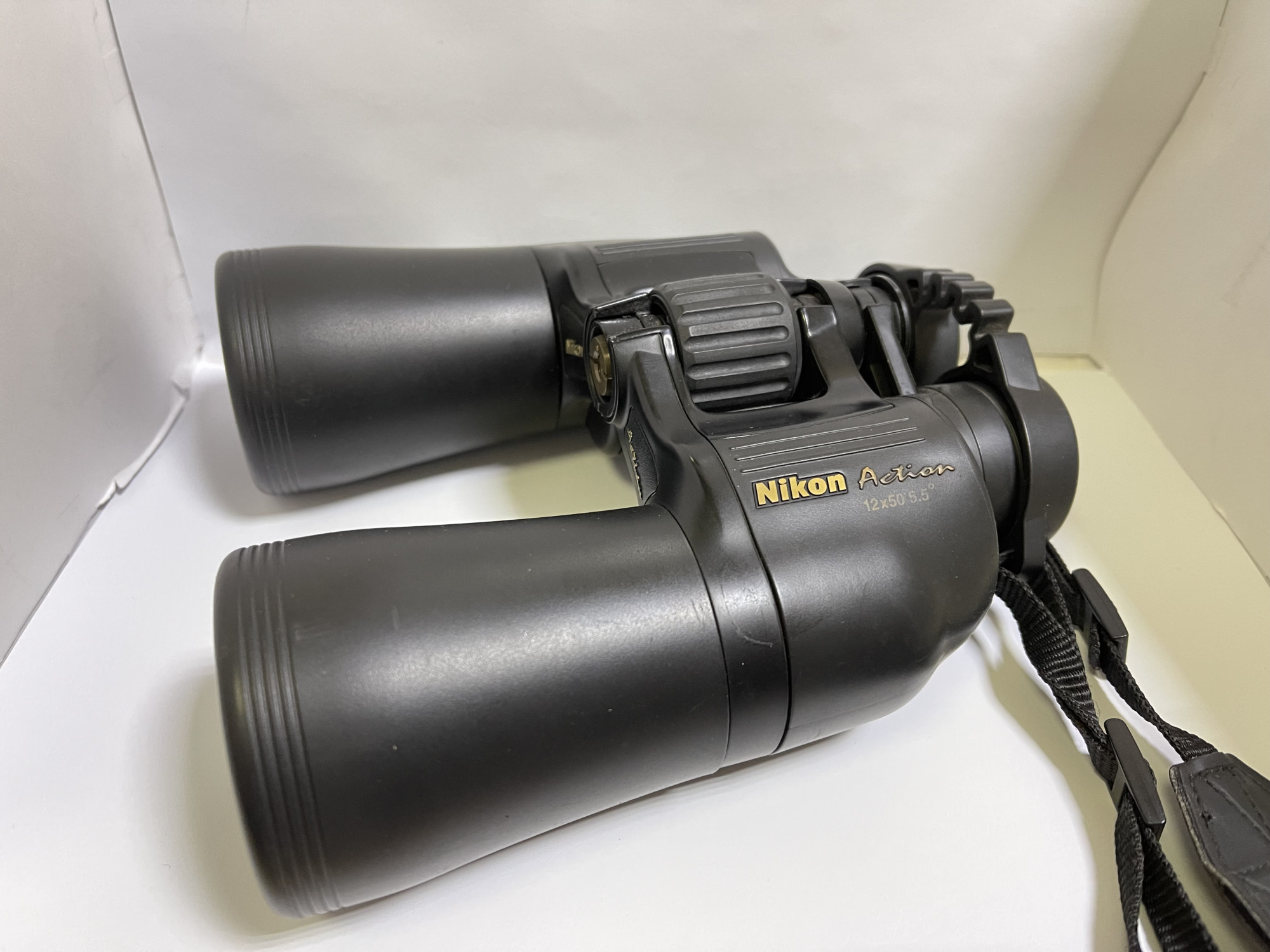 Бинокль Nikon Action VII 12X50 CF 1