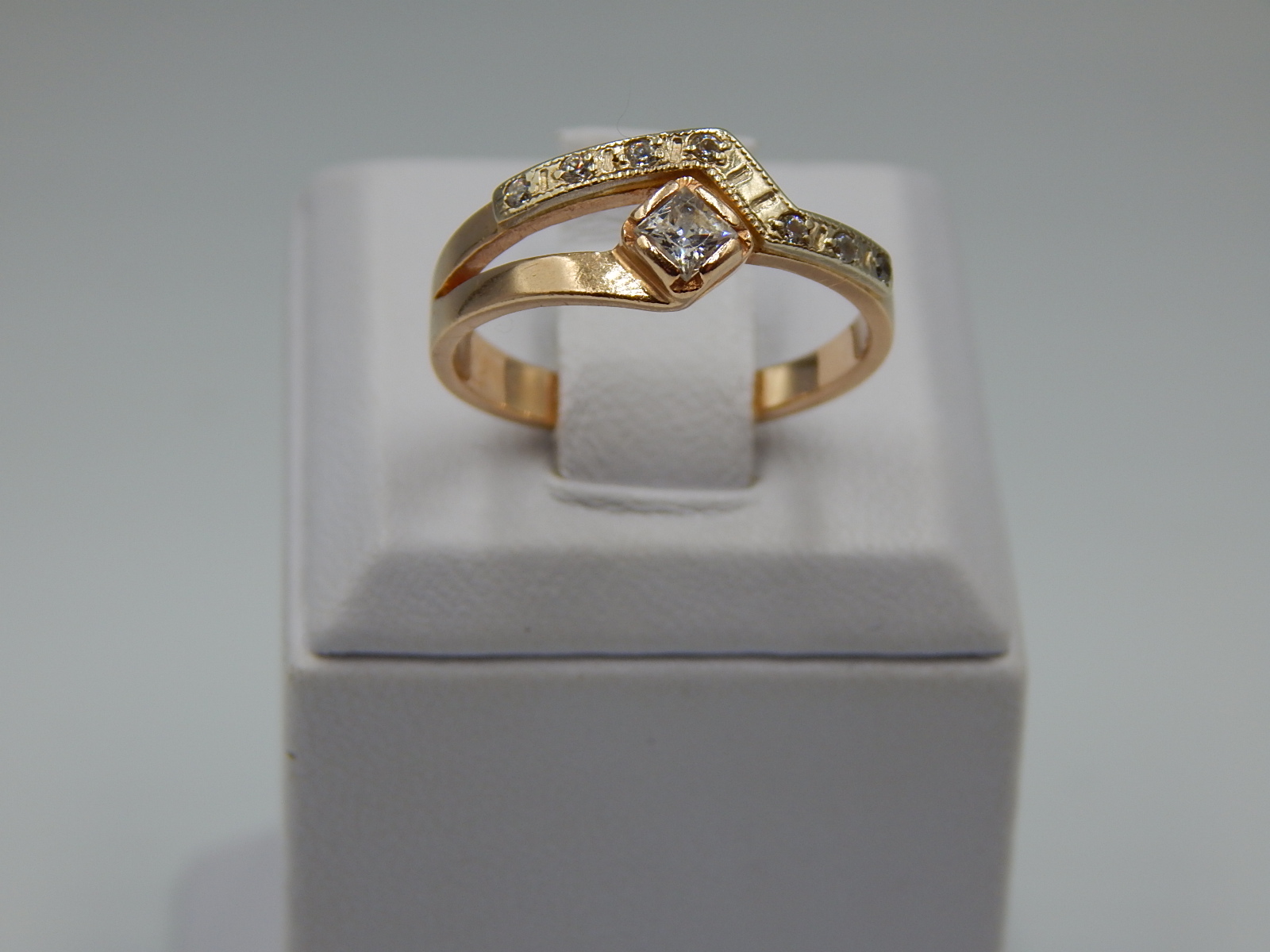 Кольцо из красного и белого золота с цирконием (32454631) 2