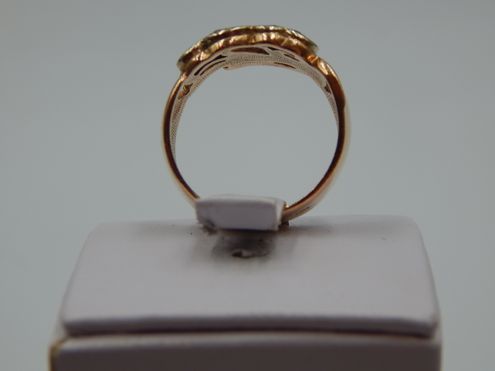 Кольцо из красного и белого золота с цирконием (31583015) 4