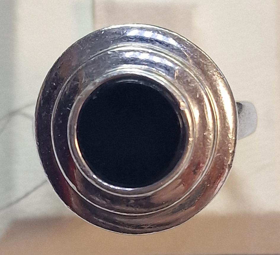 Серебряное кольцо с ониксом (33599619) 0
