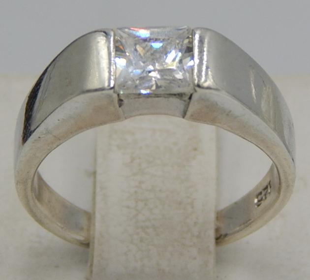 Серебряное кольцо с цирконием (30507650) 0
