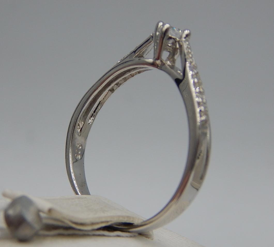 Серебряное кольцо с цирконием (30518377) 2