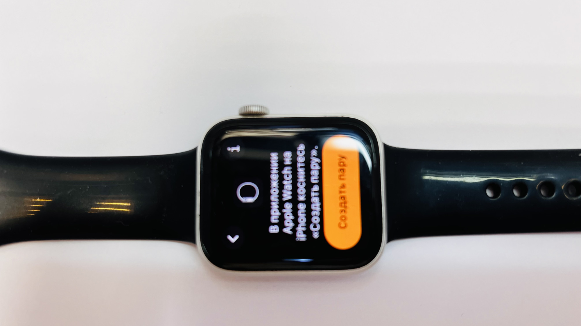 Смарт-годинник Apple Watch Nike SE GPS, 44mm Silver Aluminium Case with Pure Platinum/Black Nike Sport Band (MYYH2)  9