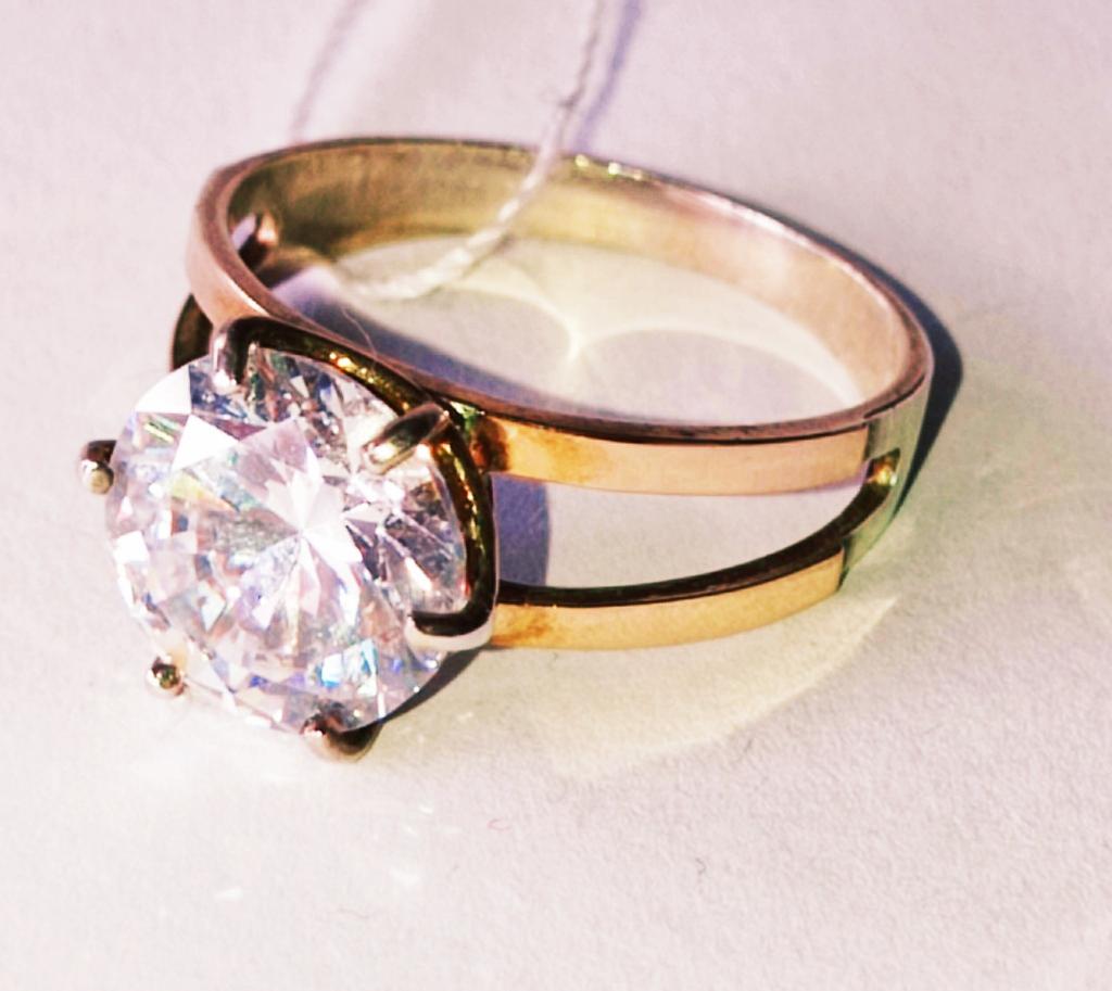 Серебряное кольцо с золотой вставкой и цирконием (26614423) 1