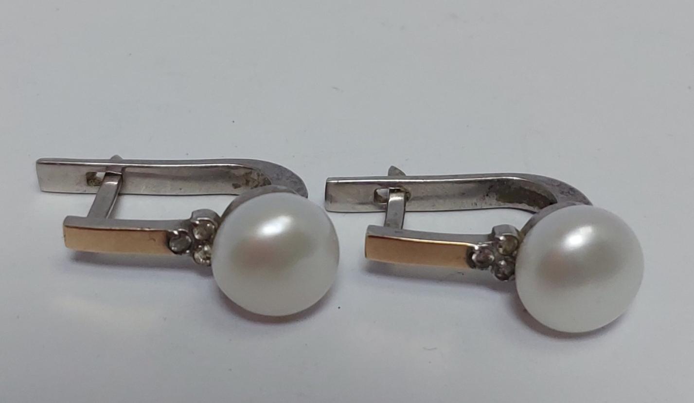 Срібні сережки з позолотою, перлами та цирконієм (33700046) 3