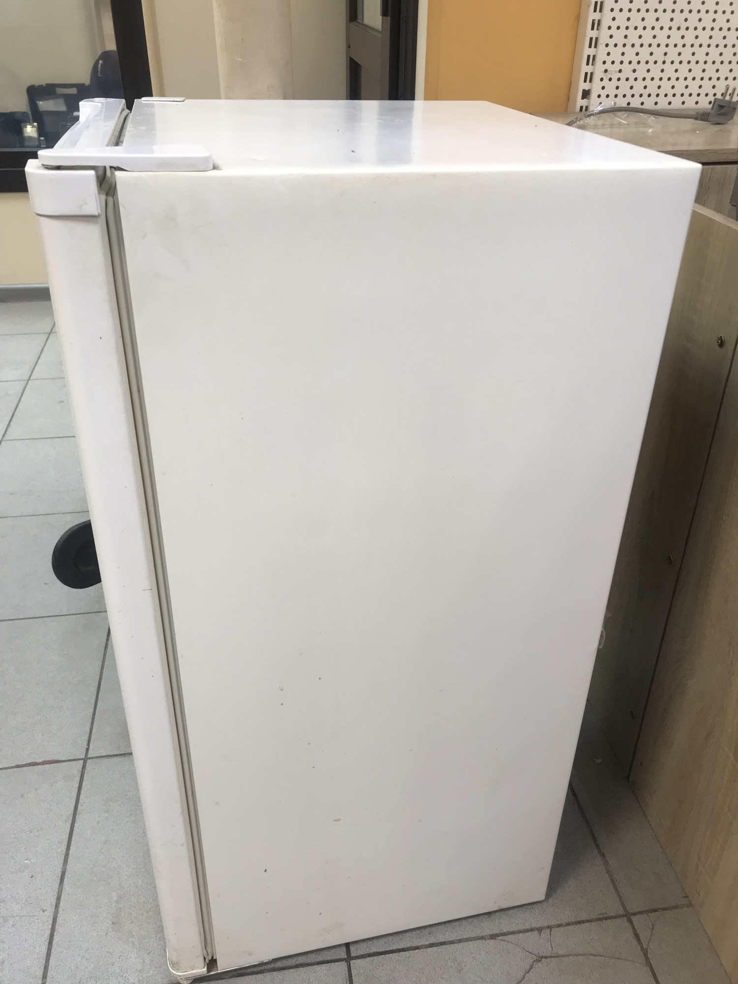 Однокамерний холодильник Interlux ILR-0093W 1