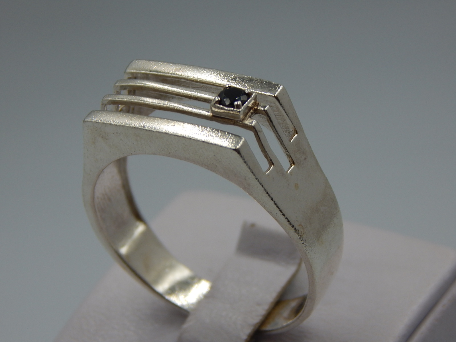 Серебряный перстень с цирконием (32640787) 1