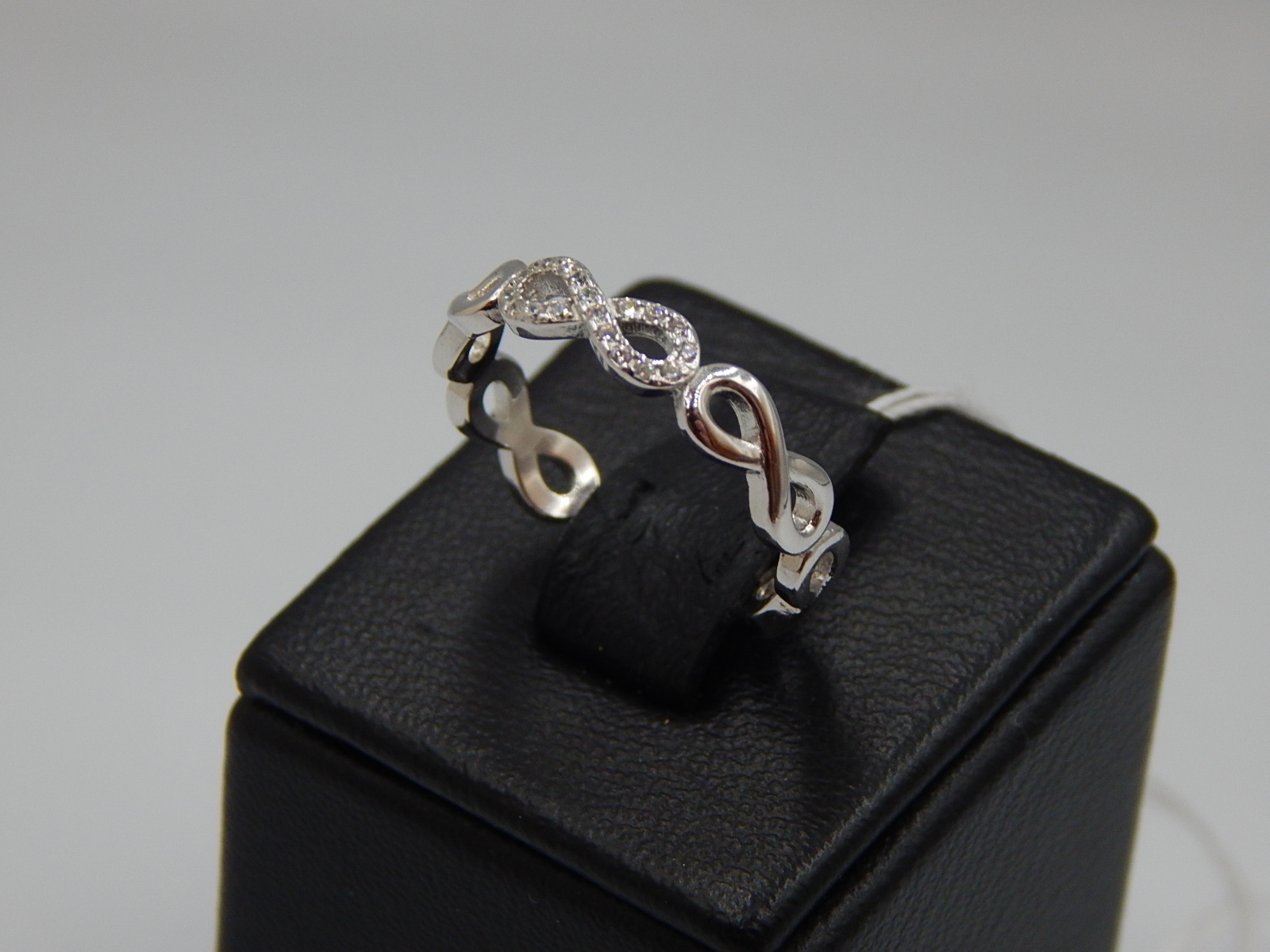 Серебряное кольцо с цирконием (30537417) 1