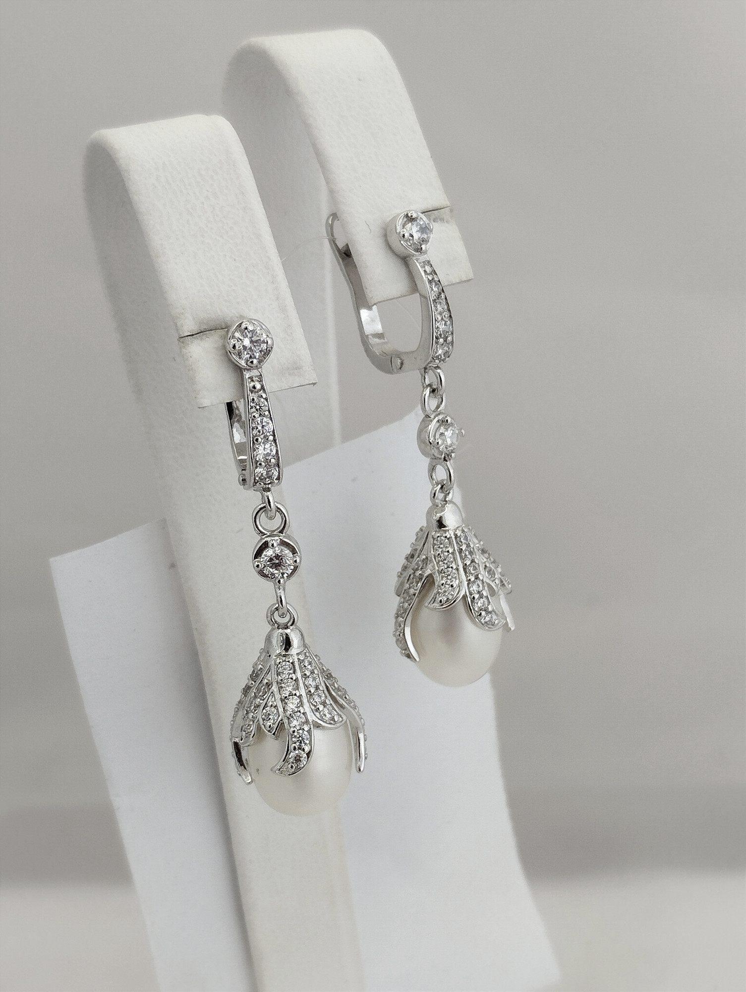 Срібні сережки з перлами і цирконієм (32815705) 0