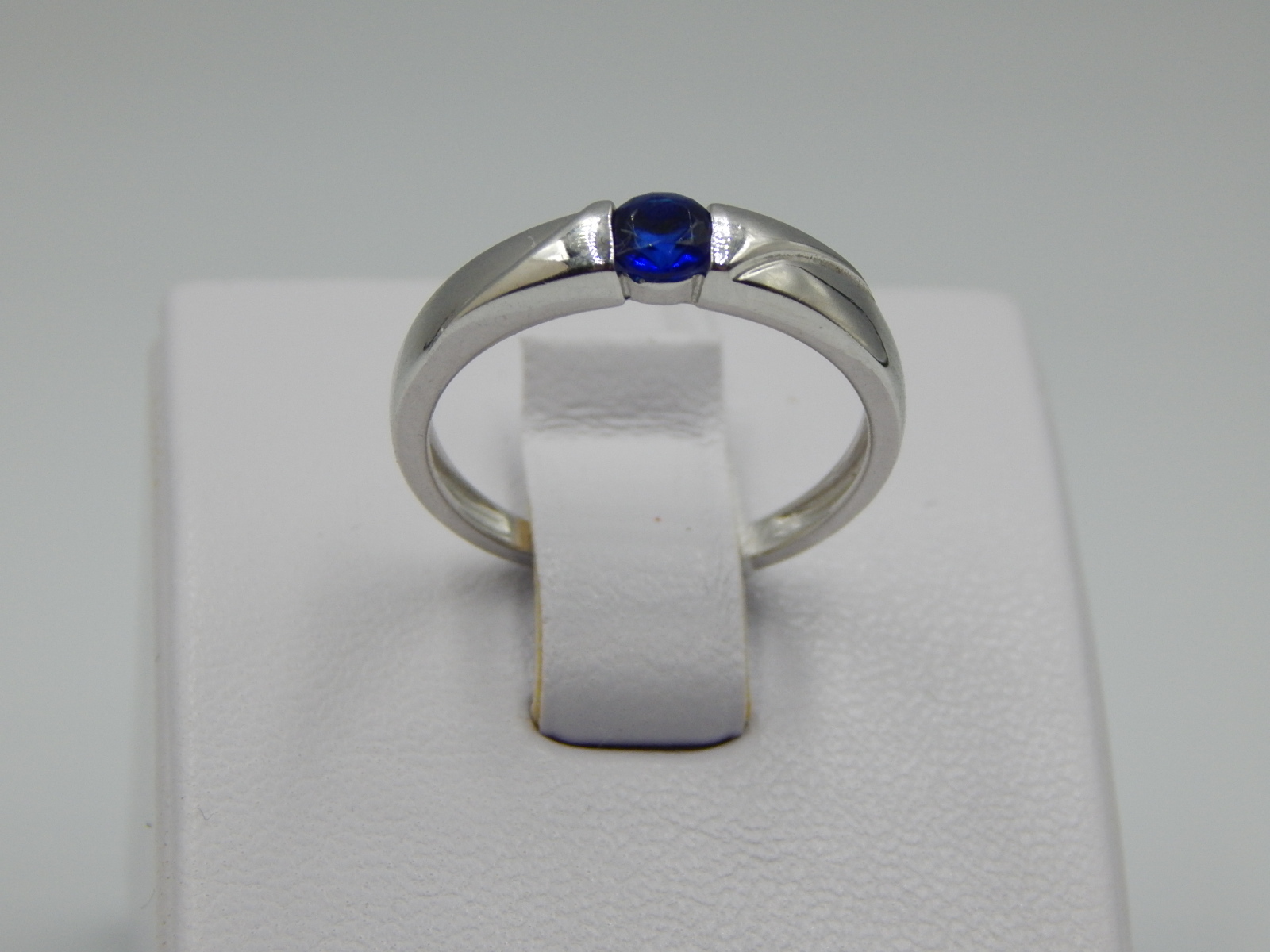Серебряное кольцо с цирконием (33066045) 1