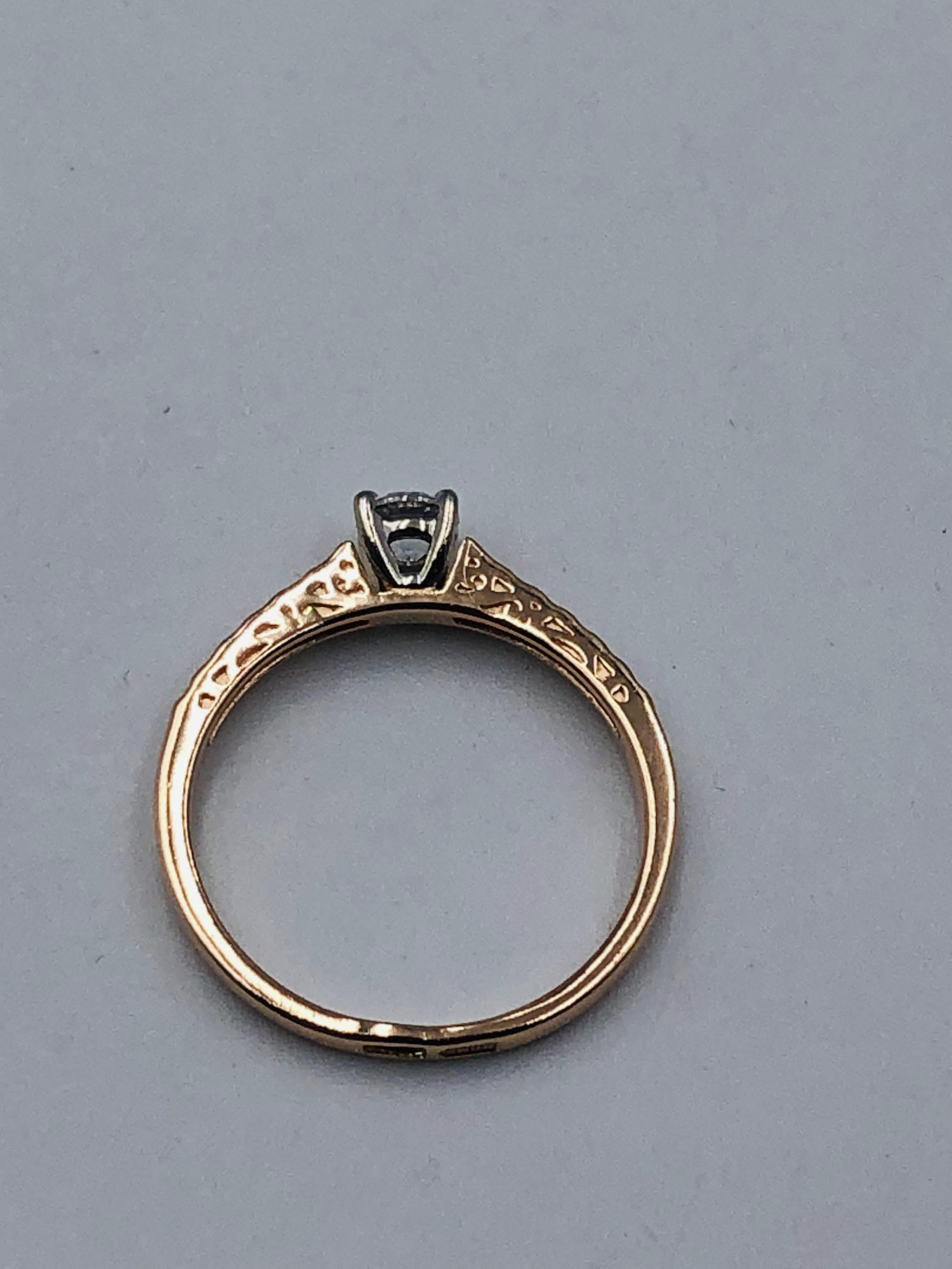 Кольцо из красного и белого золота с цирконием (32979271)  2
