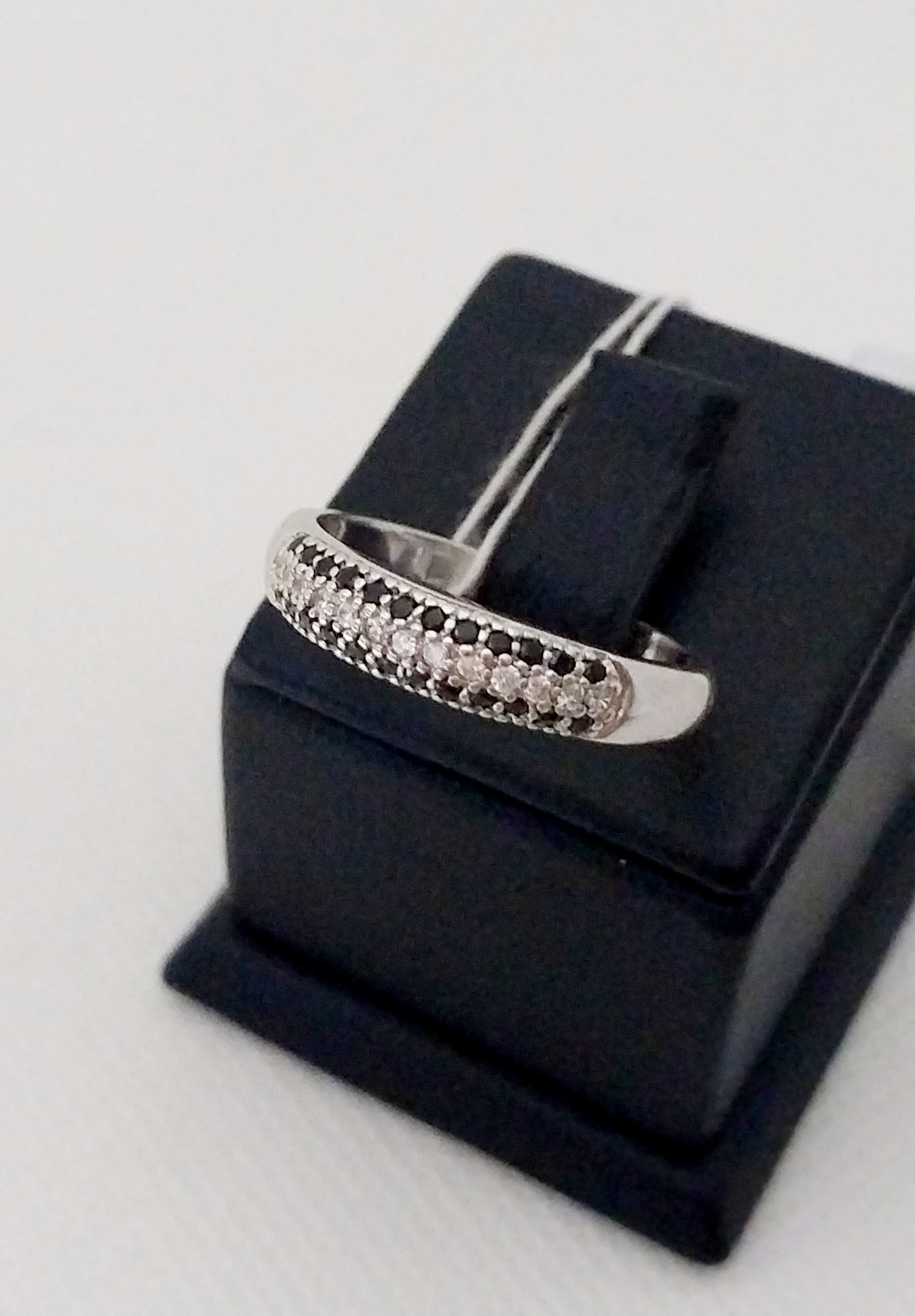 Серебряное кольцо с цирконием (30837835) 1