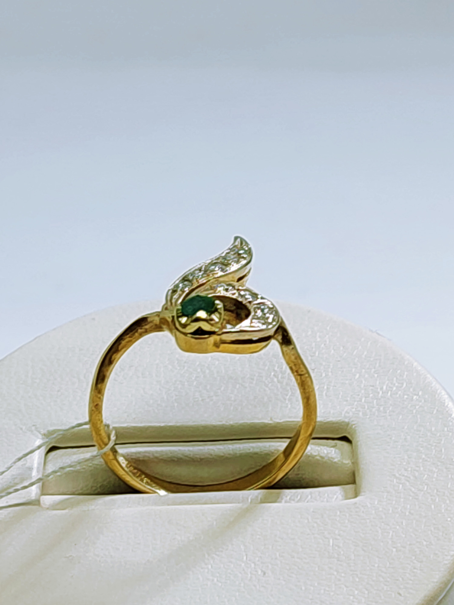 Кольцо из желтого и белого золота с бриллиантами и изумрудом (27417429) 6