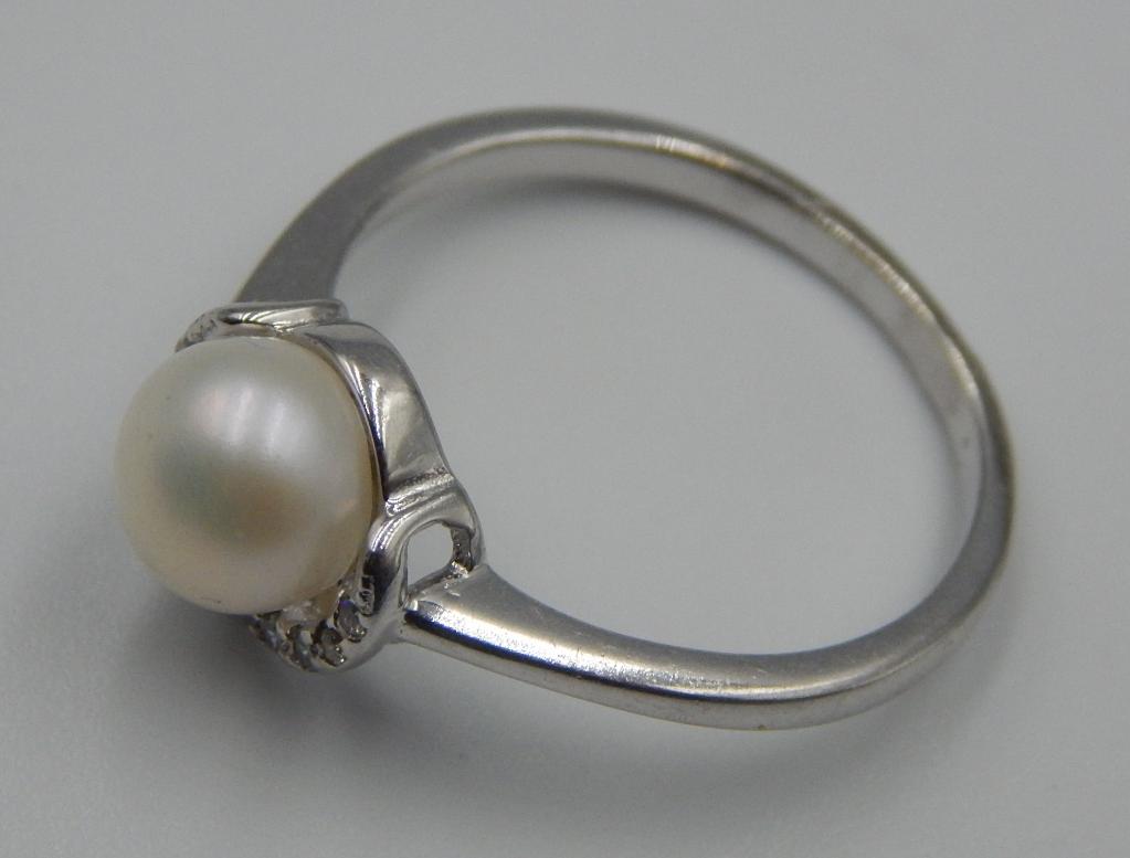 Серебряное кольцо с жемчугом и цирконием (33429181) 2