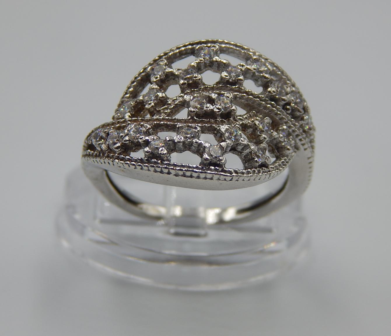 Серебряное кольцо с цирконием (33243638) 0