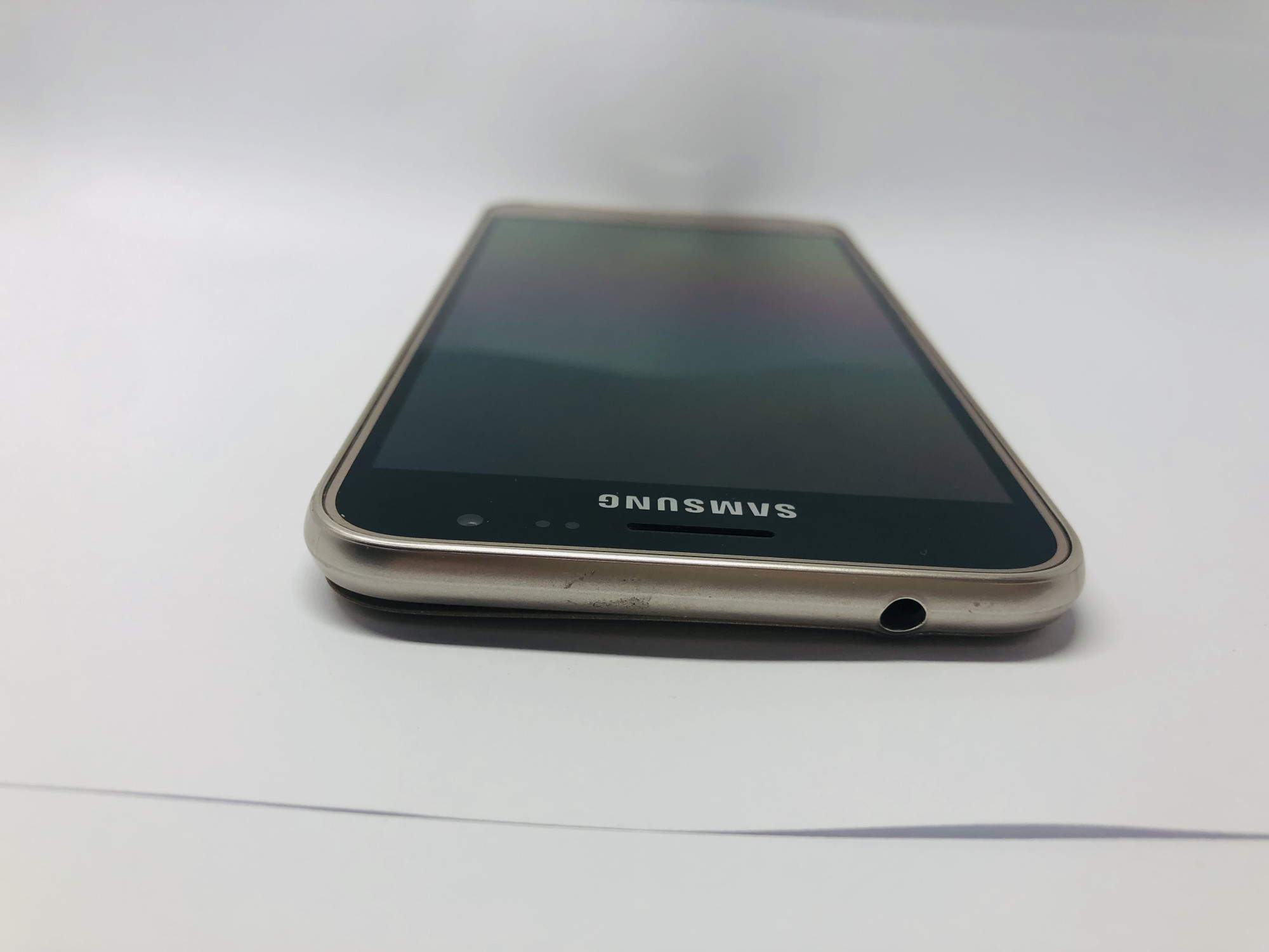 Samsung Galaxy J3 2016 Gold (SM-J320HZDD) 1/8Gb  5
