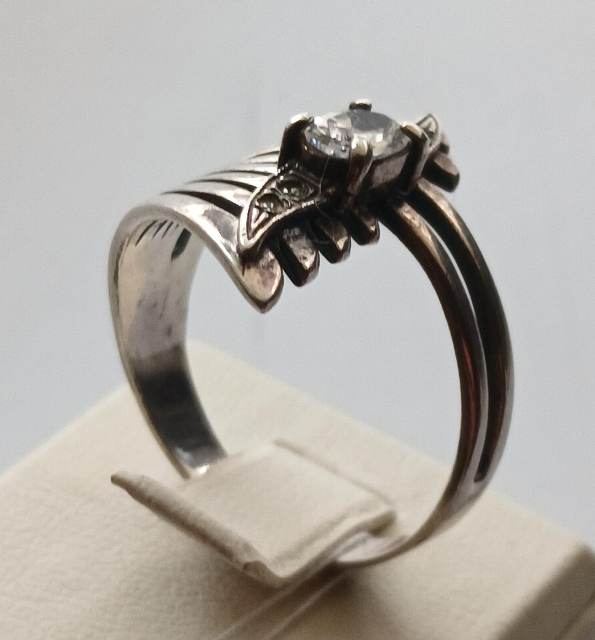 Серебряное кольцо с цирконием (33914657) 1