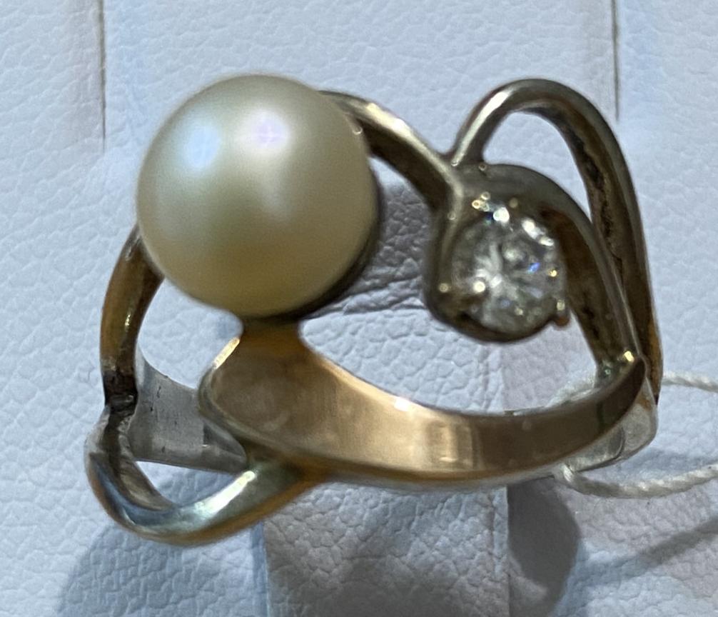 Серебряное кольцо с жемчугом и цирконием с позолотой (32444510) 4