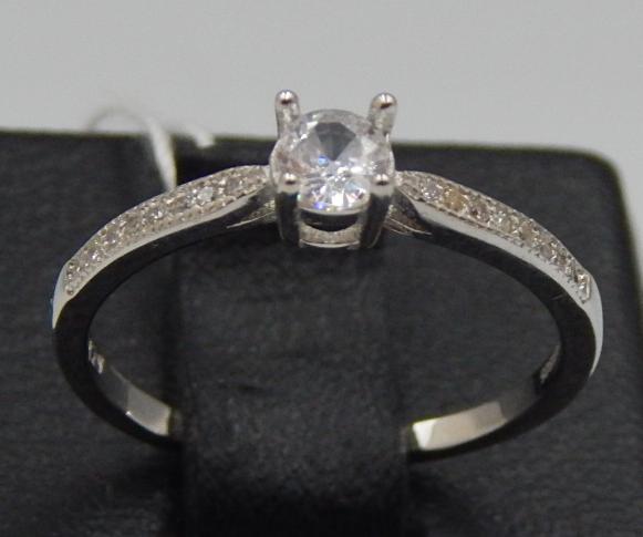 Серебряное кольцо с цирконием (30469502) 0