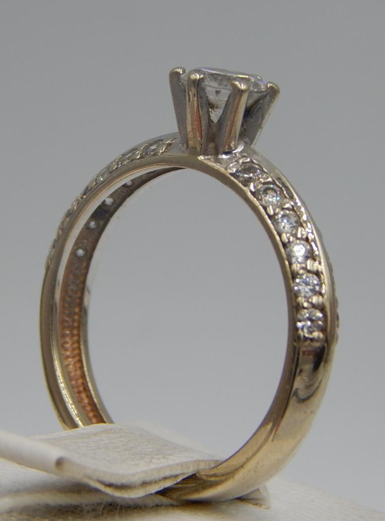 Кольцо из красного и белого золота с цирконием (28407707) 3