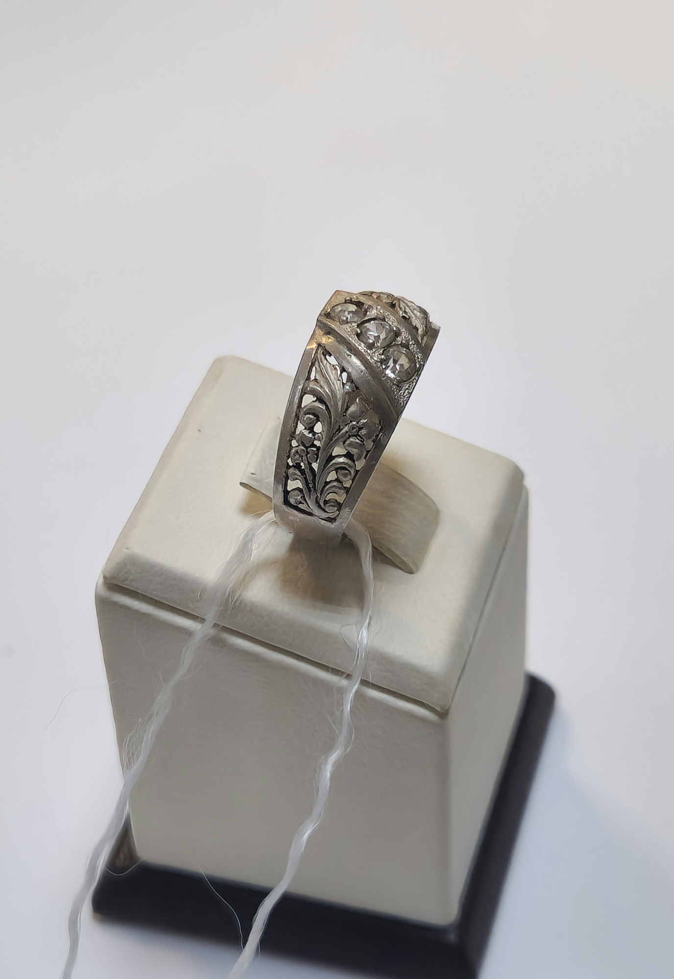Серебряное кольцо с цирконием (33265269) 1