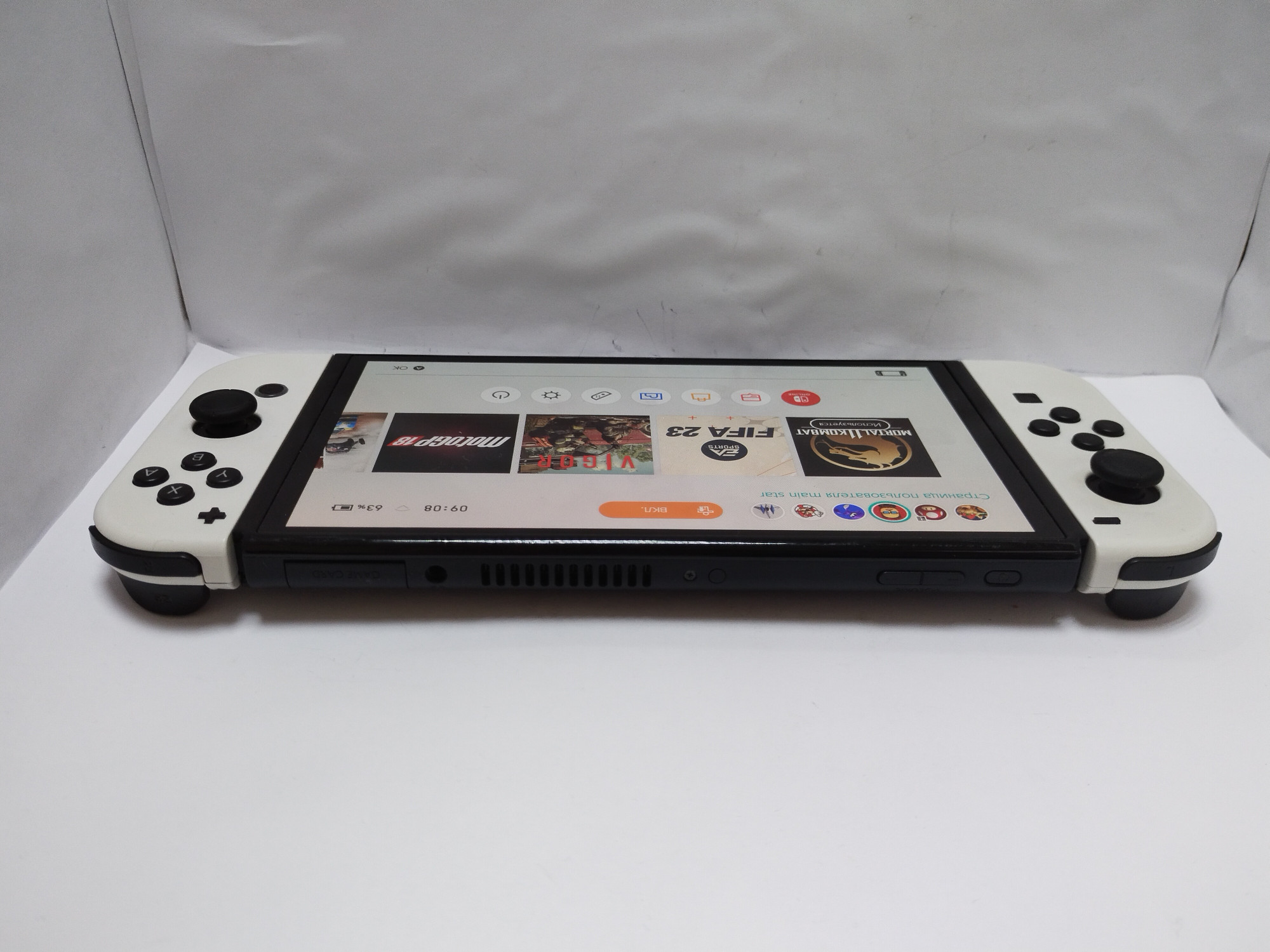 Портативная игровая приставка Nintendo Switch OLED 3