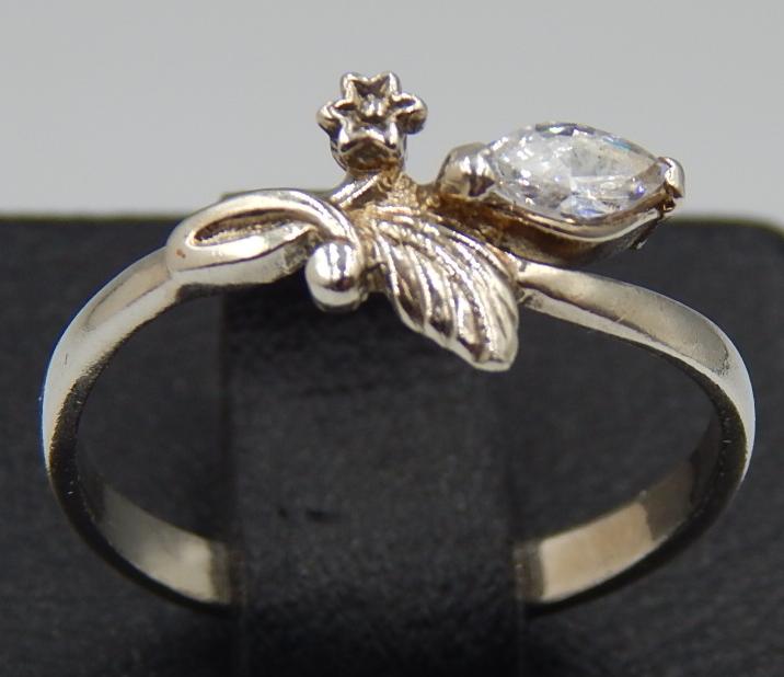Серебряное кольцо с цирконием (32440681) 0